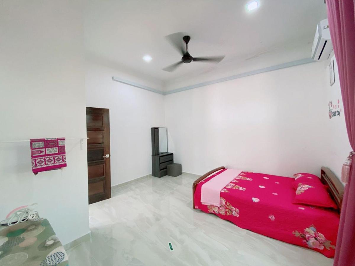 Hellokitty House - Unit 1 Vila Kuala Terengganu Exterior foto